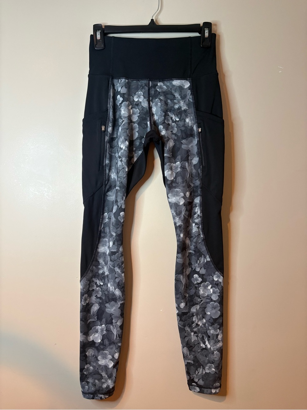 Athleta Black & White Floral High Waist Full Length Leggings EUC